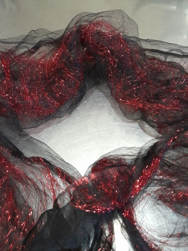 Scialle nero e  laminato