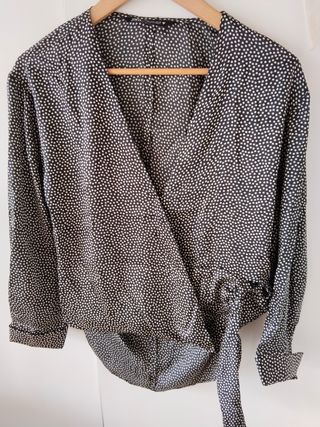Camisa de lunares de Zara 