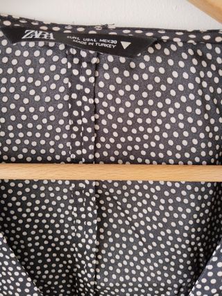 Camisa de lunares de Zara 