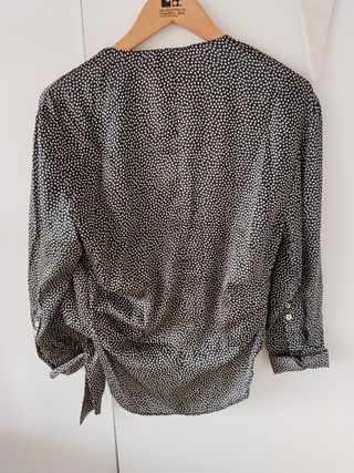 Camisa de lunares de Zara 