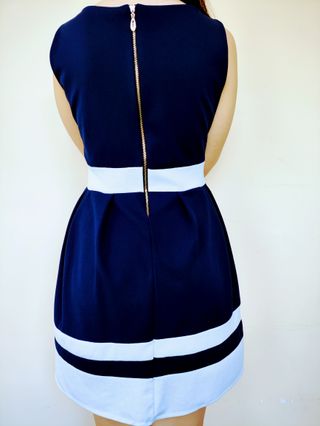 VESTIDO AZUL OSCURO Y BLANCO CORTO SIN MANGAS