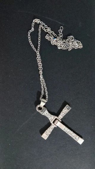 Fio com crucifixo em aço inoxidável