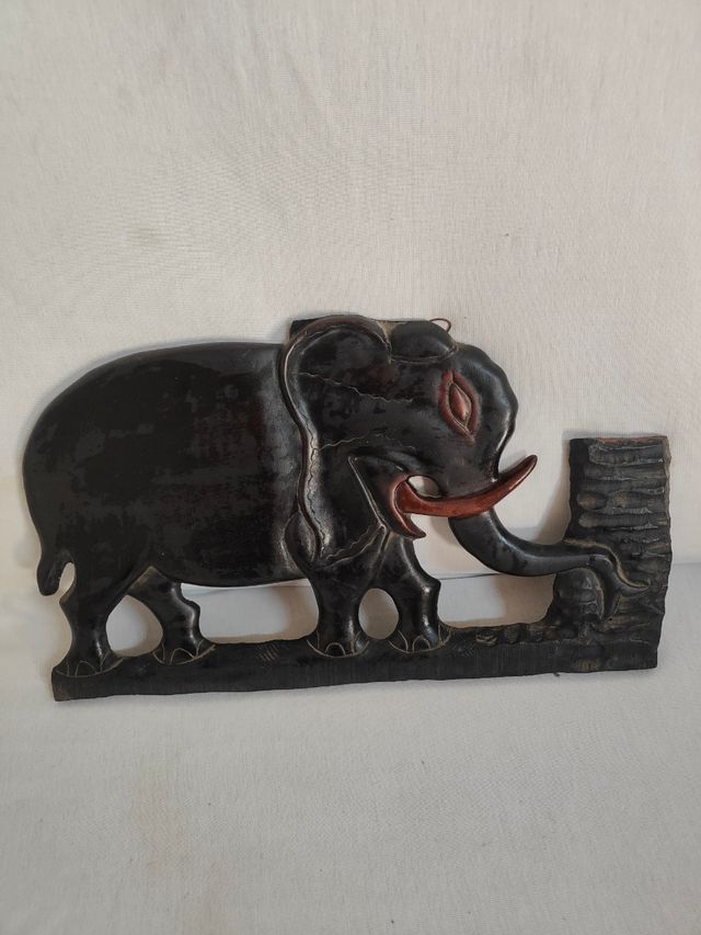 Figura de madera maciza tallada a mano 