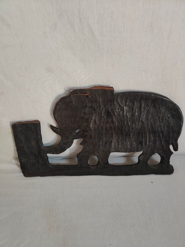 Figura de madera maciza tallada a mano 