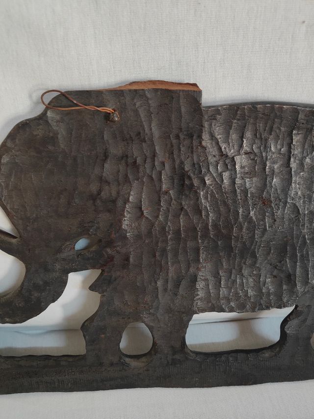 Figura de madera maciza tallada a mano 