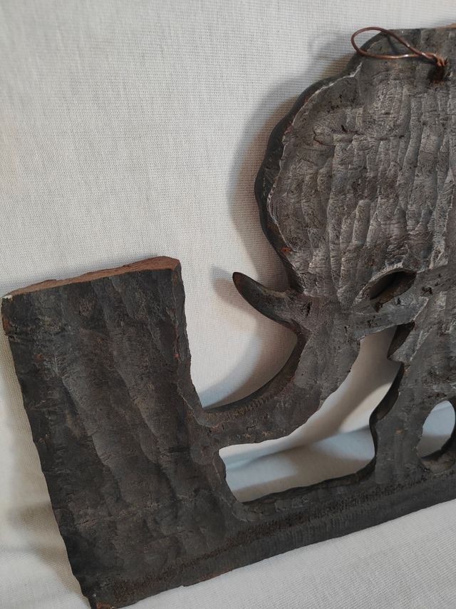 Figura de madera maciza tallada a mano 