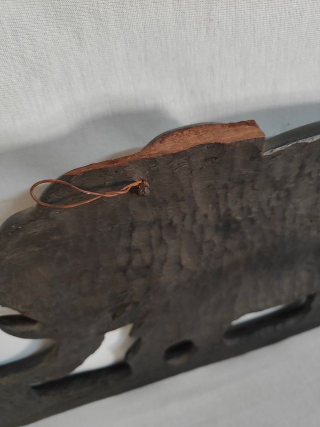 Figura de madera maciza tallada a mano 