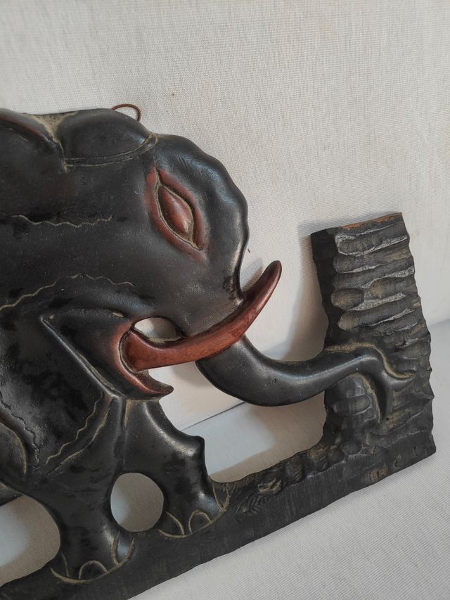 Figura de madera maciza tallada a mano 