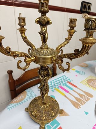 Pareja de candelabros de bronce