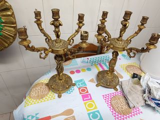 Pareja de candelabros de bronce