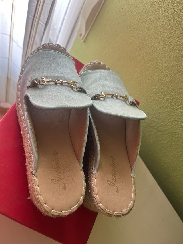 Zuecos esparto verde