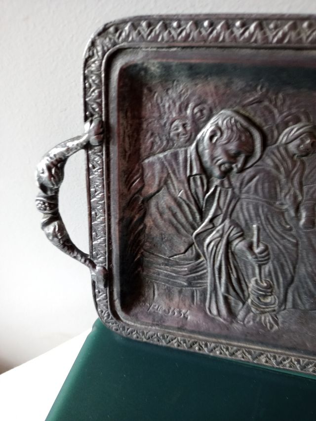 Precioso plato antiguo de estaño.