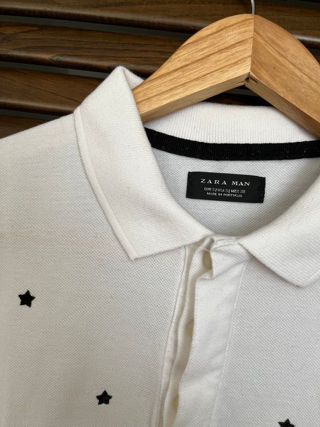 Polo Blanco con Estrellas