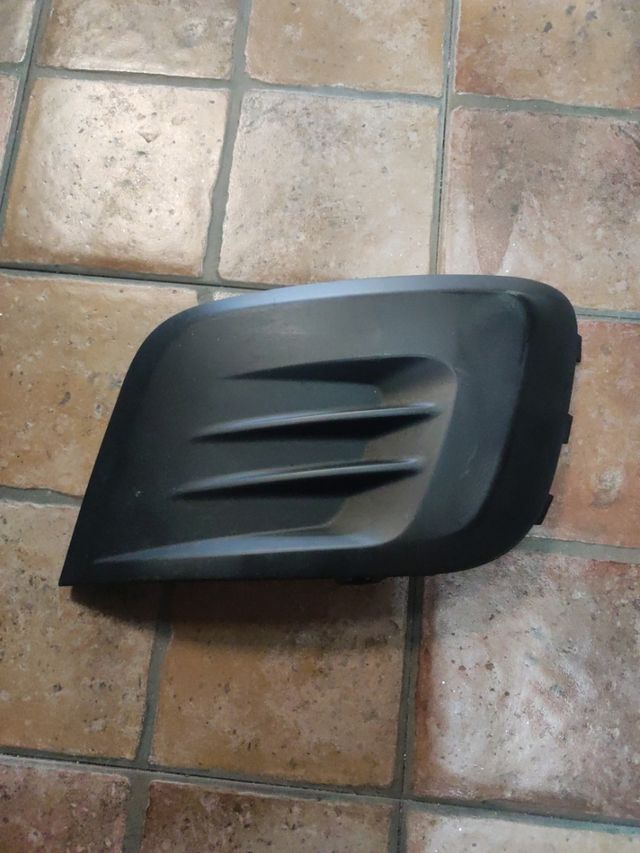 Tapa paragolpes izquierdo partner