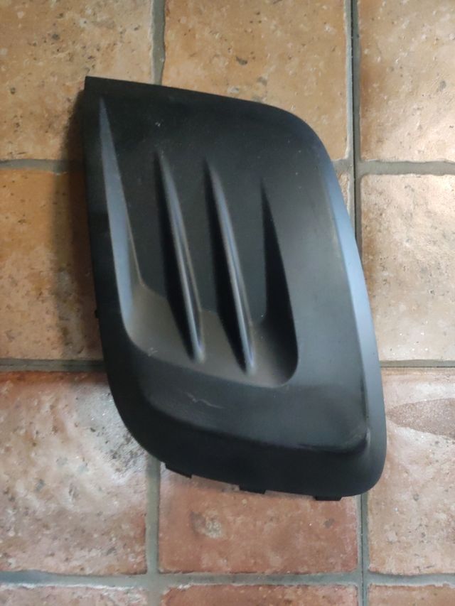 Tapa paragolpes izquierdo partner