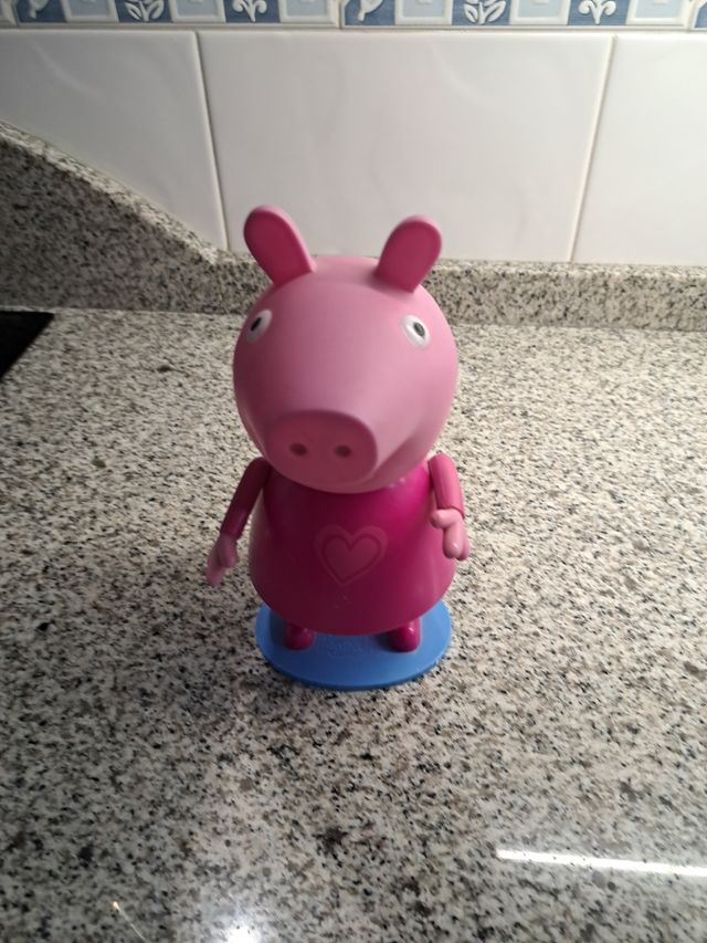 Figura Pepa pig bote gel vacío