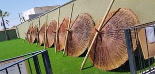 Se hacen sombrillas y pergolas.ect