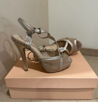 Sandalias de tacón con plataforma interior.