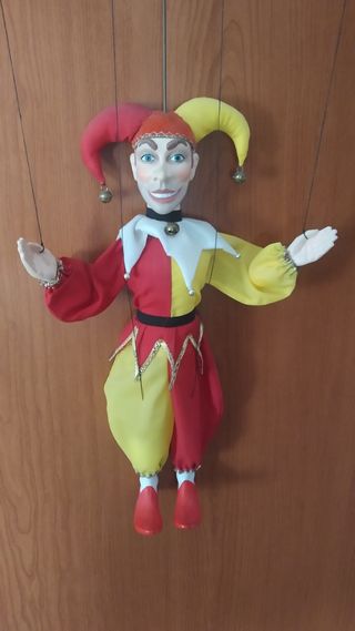 Marioneta artesanal checa. Títere de bufón