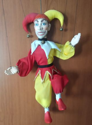 Marioneta artesanal checa. Títere de bufón