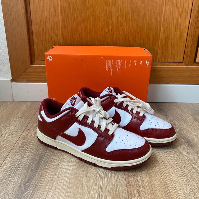 Nike dunk low premium vintage red