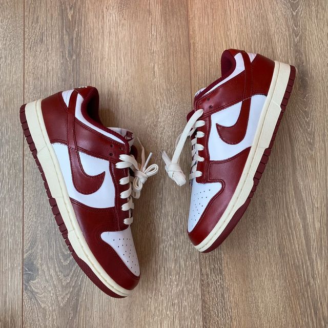 Nike dunk low premium vintage red