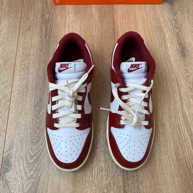 Nike dunk low premium vintage red