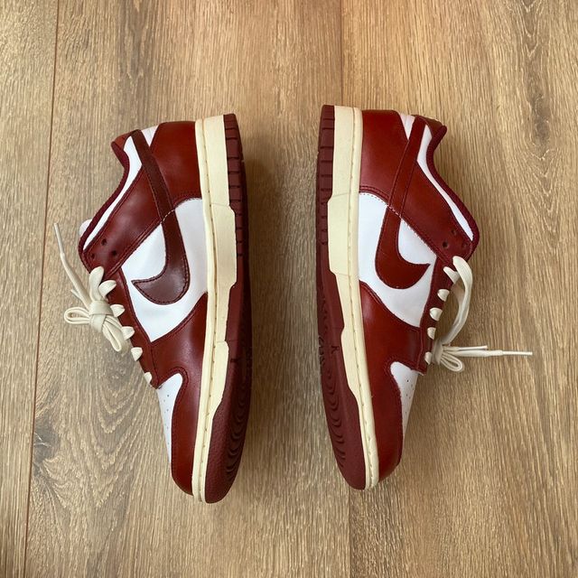 Nike dunk low premium vintage red
