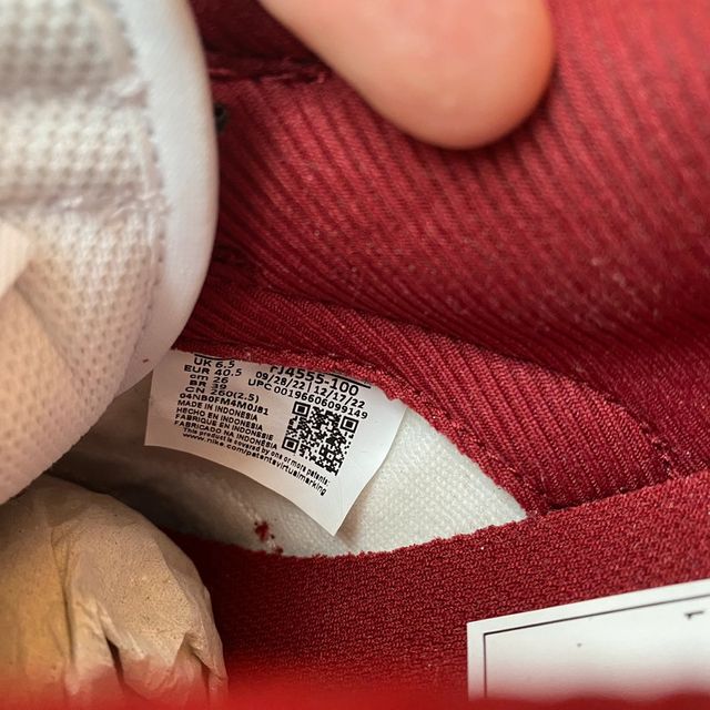 Nike dunk low premium vintage red