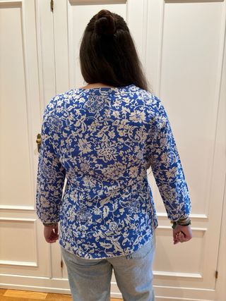 Blusa estampada azul añil