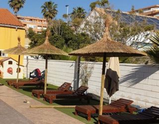 Sombrillas de brezo y pergolas.ect