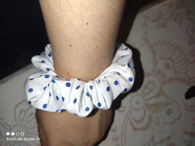 Scrunchies bianco pois blu 
