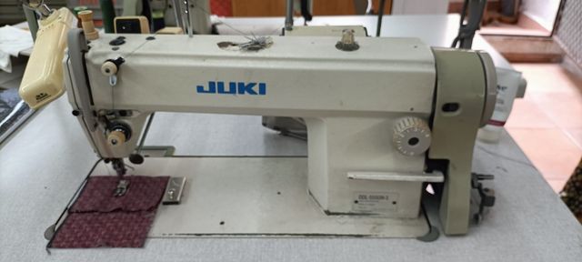 Se venden máquinas confección