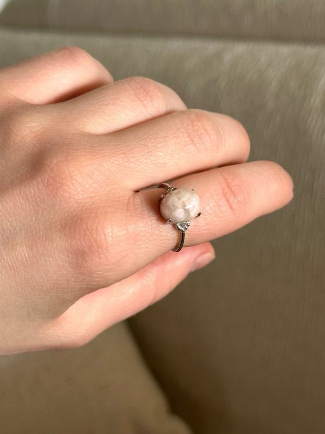 Anillo de piedra