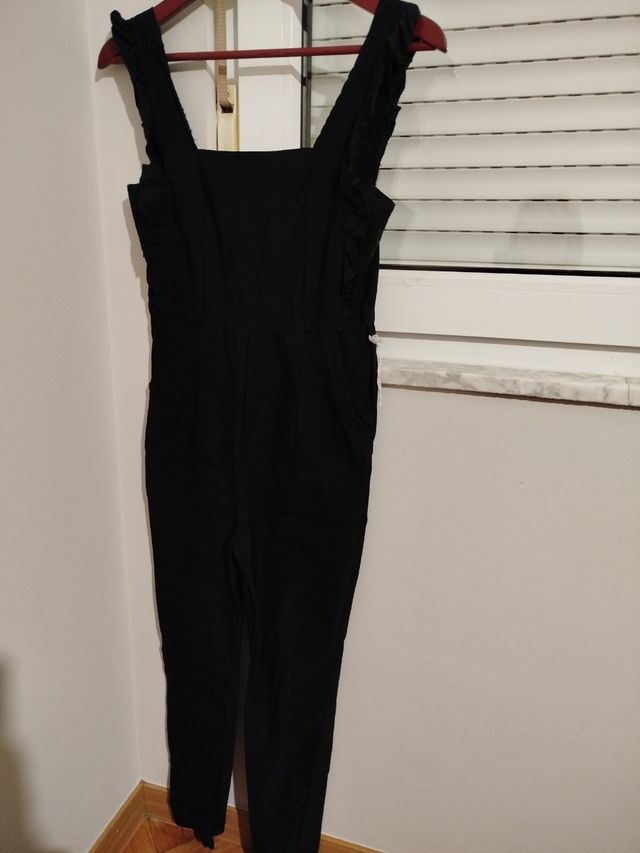 Mono negro,con cinturón,de vestir