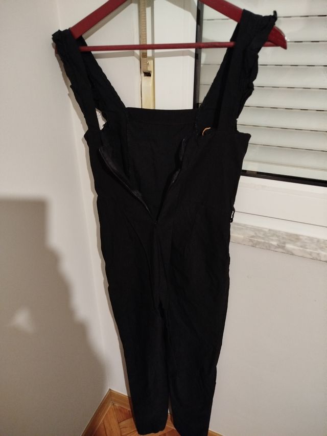 Mono negro,con cinturón,de vestir