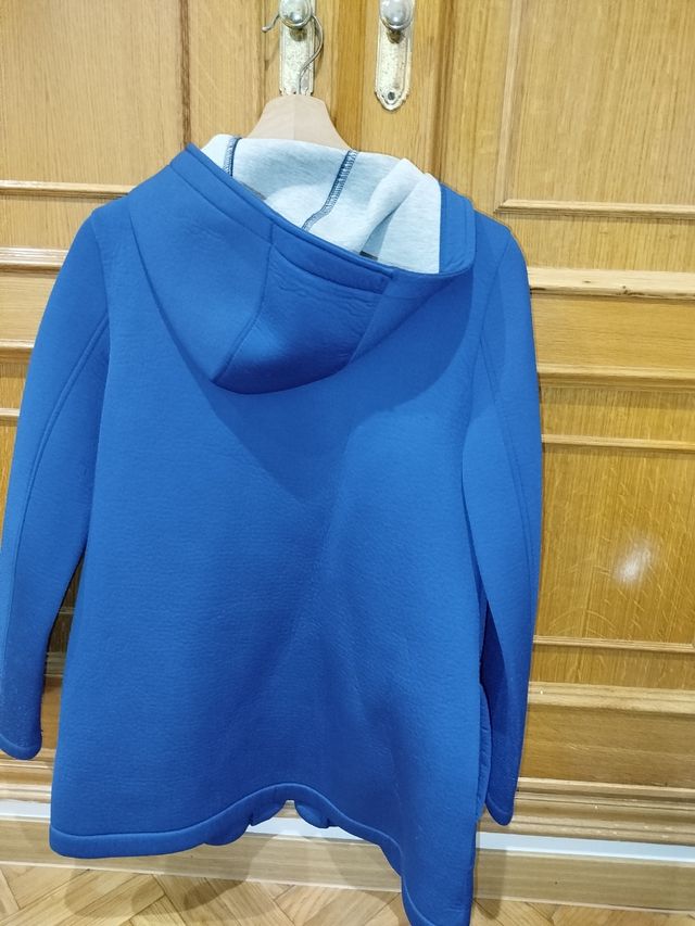 parka azul,tipo neopreno