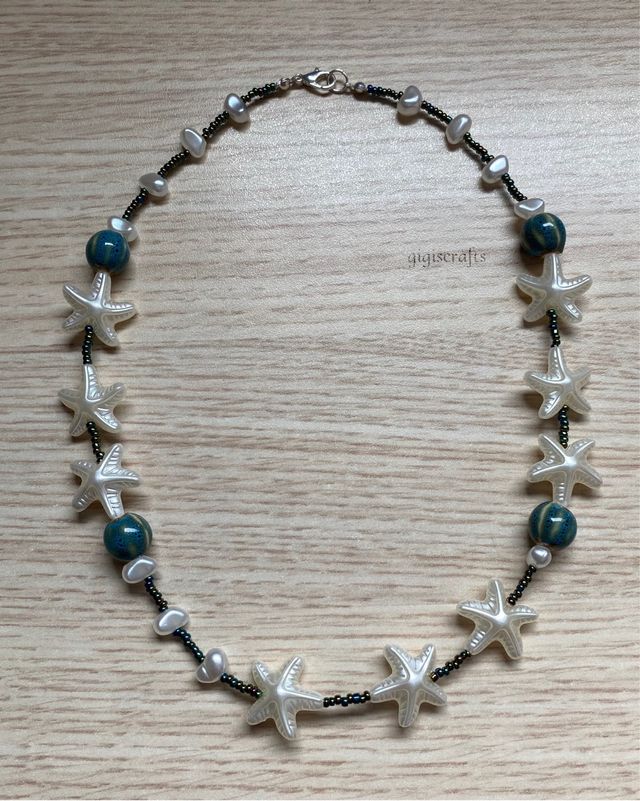 Collar artesanal de cerámica, estrellitas y perlas
