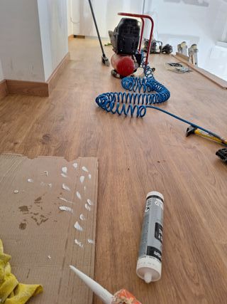 Instalamos parquet, puertas, ventanas y otros