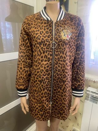 Abrigo corto  animal print marron y negro