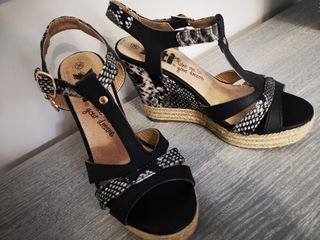 Cuñas sin estrenar serpiente