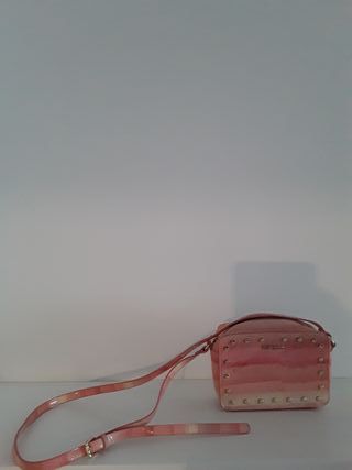 Bolso Guess auténtico.