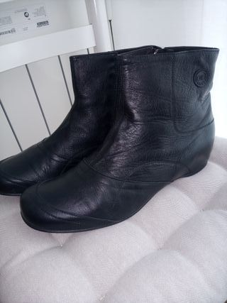 Zapatos botines de piel talla 43