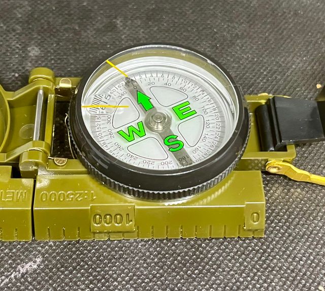 BRUJULA MILITAR  VINTAGE