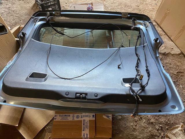 porton trasero peugeot 5008