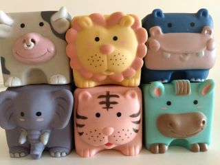 Cubos sonoros apilables de animales