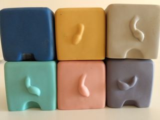 Cubos sonoros apilables de animales