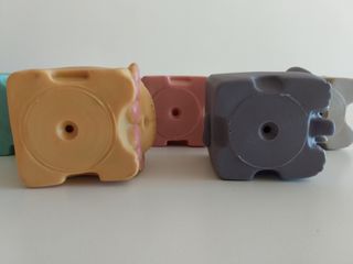 Cubos sonoros apilables de animales