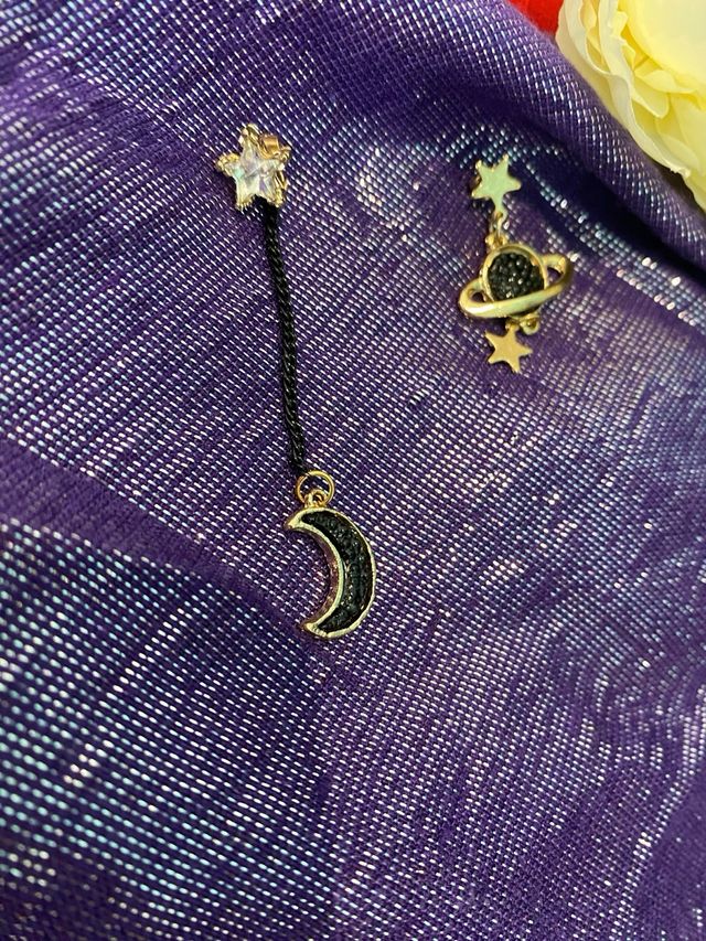 Orecchini asimmetrici pianeta luna stelle