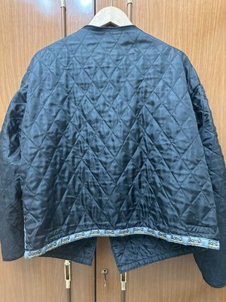 Cazadora de moto negra, Som3